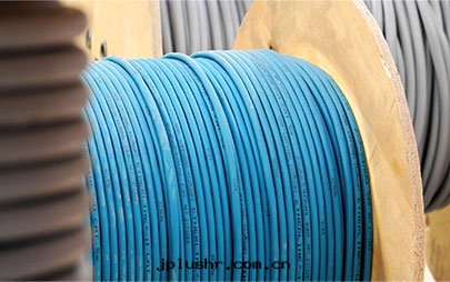 HDMI高(gāo)清(qīng)連(lián)接線(xiàn)的應(yìng)用(yòng)